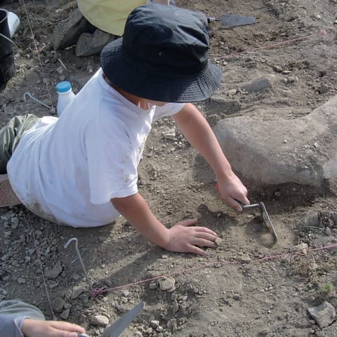 Optimiser la pédagogie Montessori avec l'archéologie - Fouille archéologique en séjour de vacances